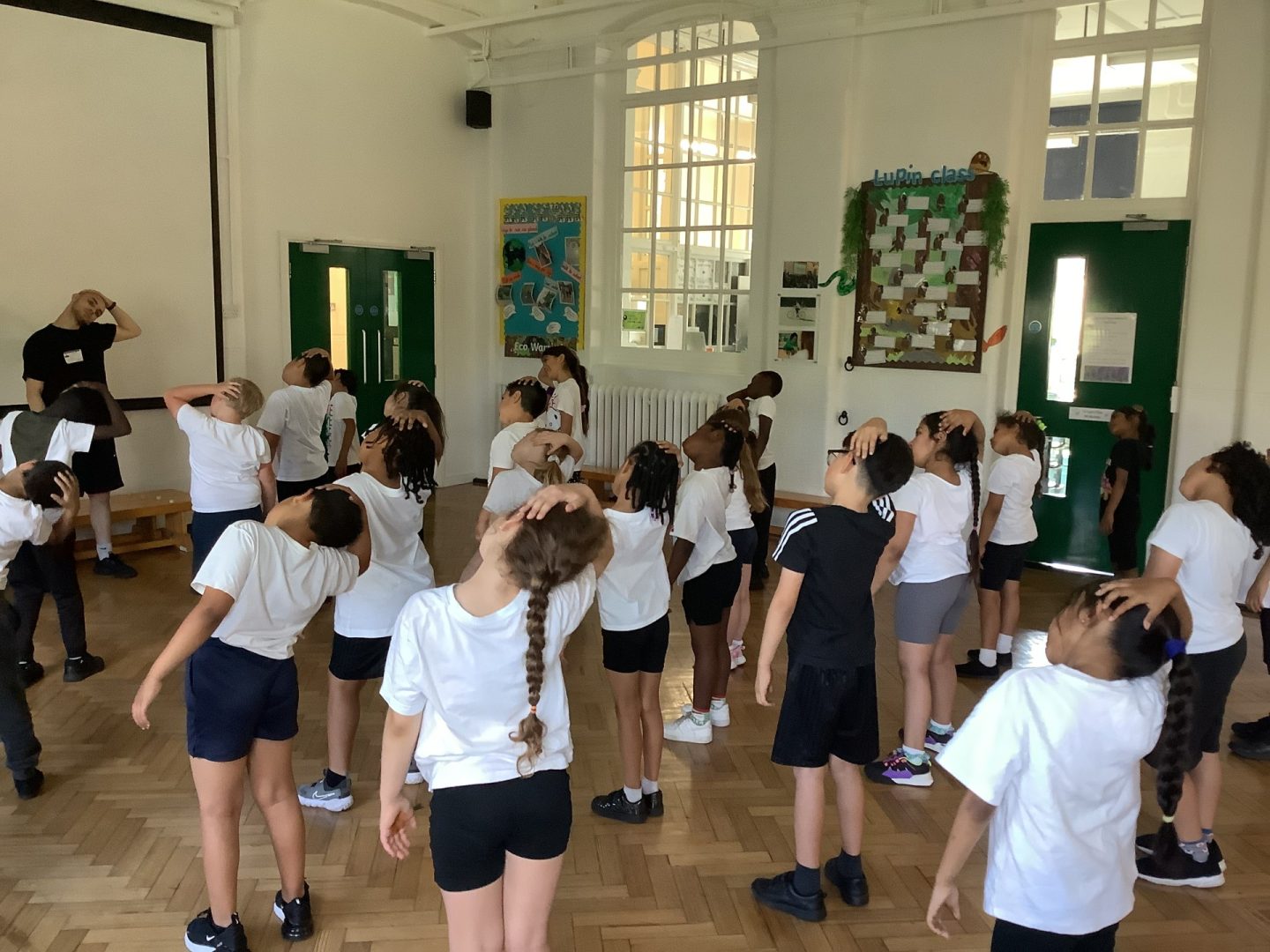 Year 2 Gain New PE Skills - Hoxton Garden Primary School